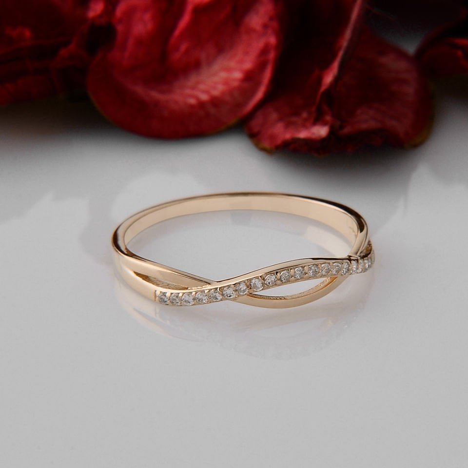 14 Carat Zircon Stone Infinity Motif Gold Ring