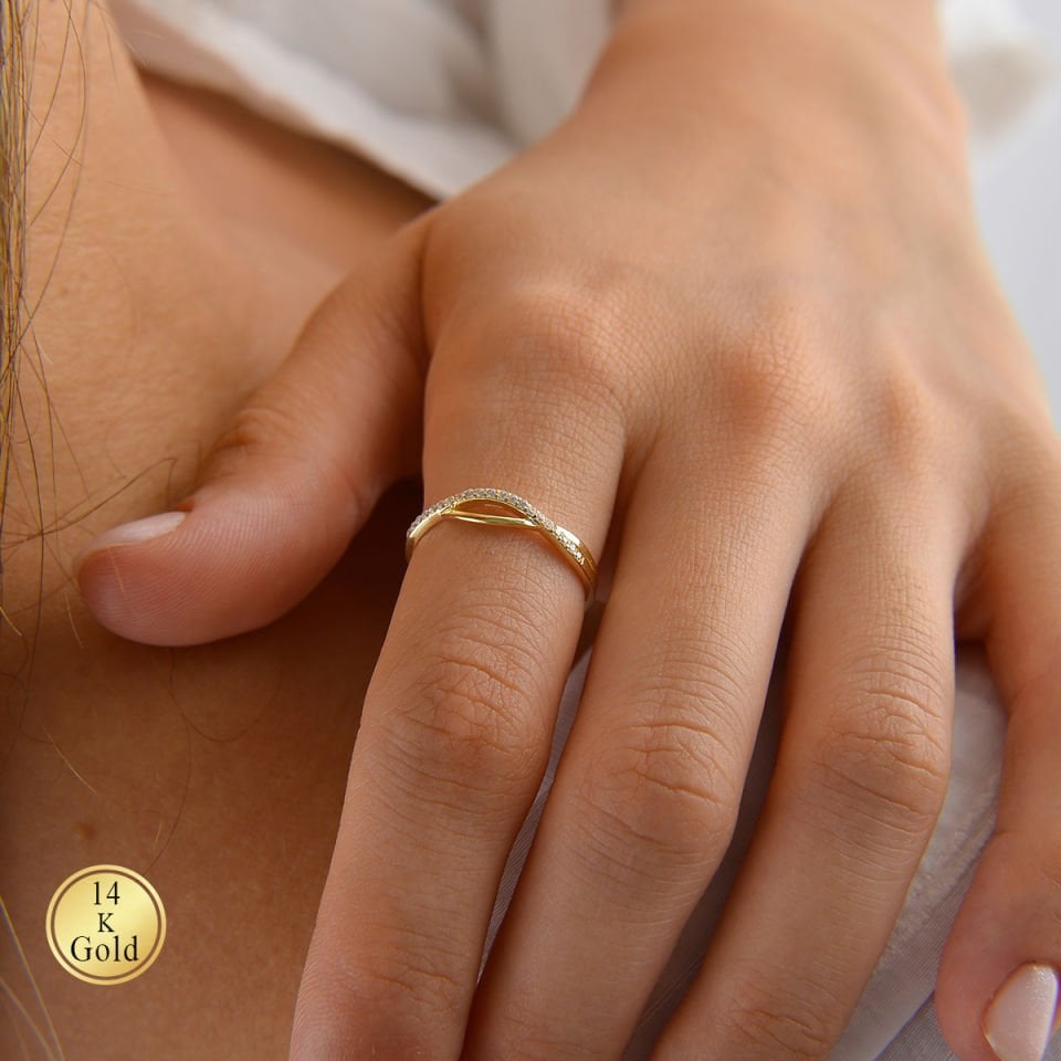 14 Carat Zircon Stone Infinity Motif Gold Ring