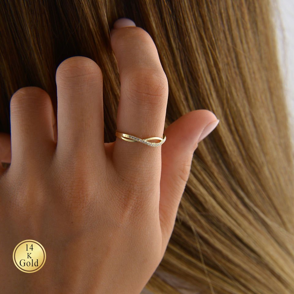 14 Carat Zircon Stone Infinity Motif Gold Ring