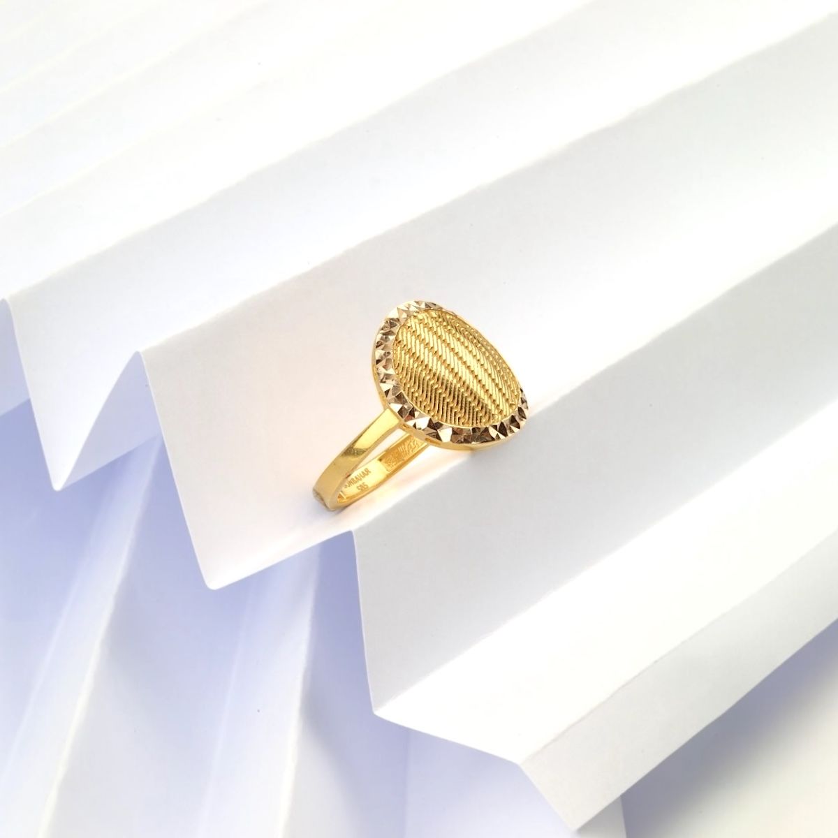 14K Gold Stoneless Round Ring