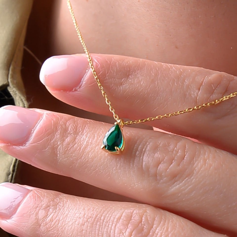 14 Carat Gold Necklace with Drop Stone