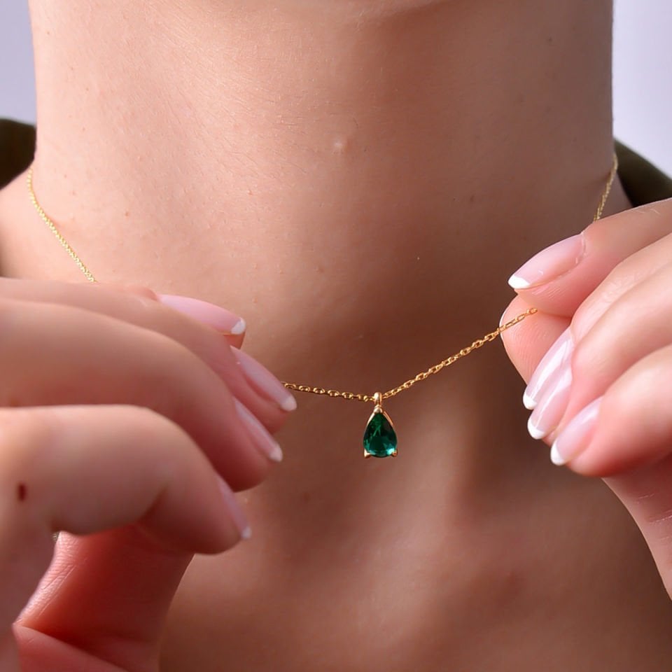 14 Carat Gold Necklace with Drop Stone