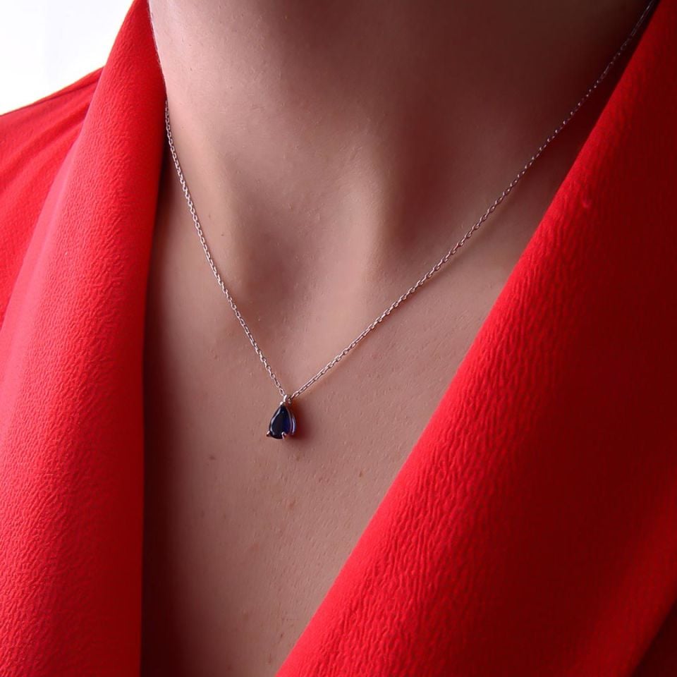 14 Carat Gold Necklace with Drop Stone