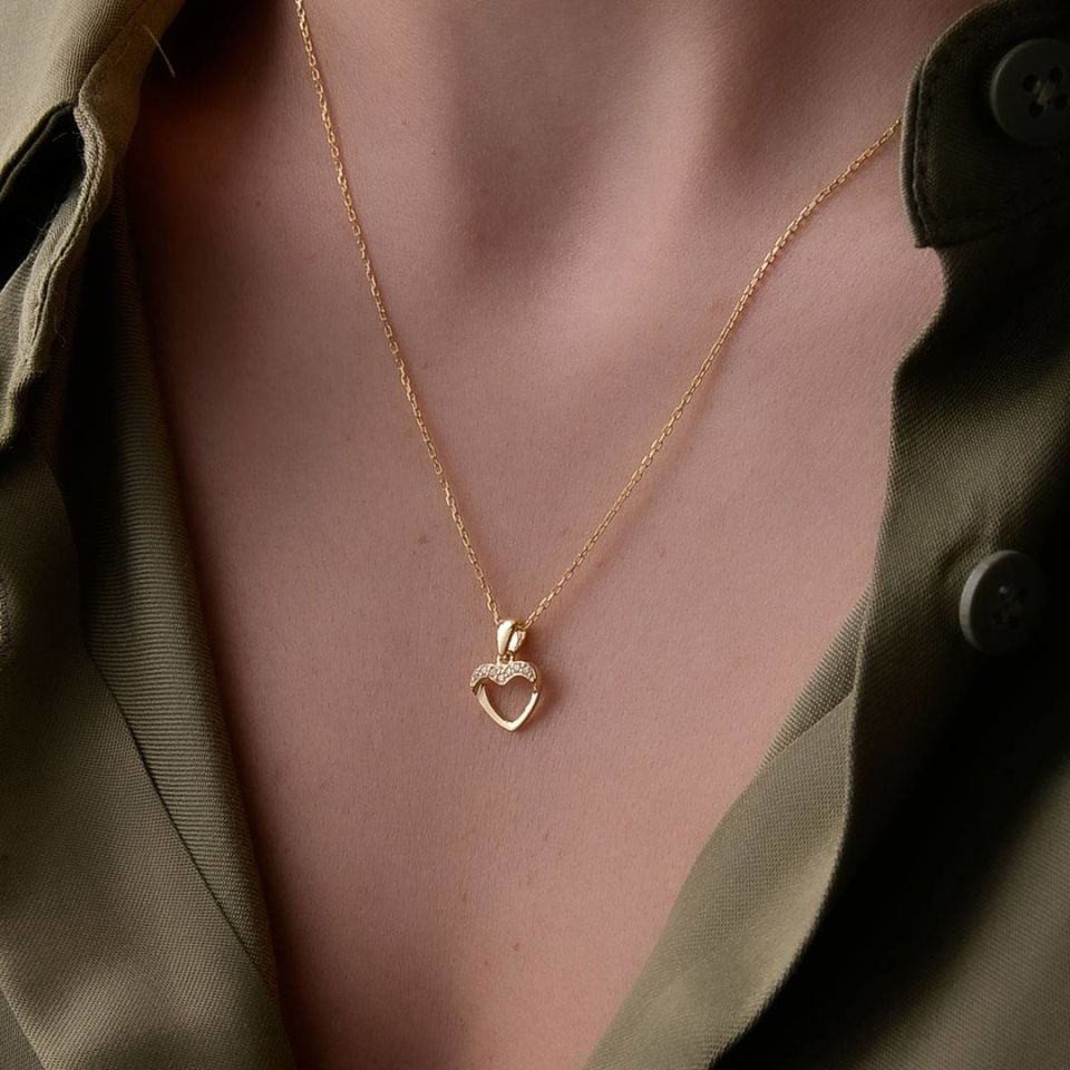 14 Ayar Altın Sıra Taşlı Kalpli Kolye