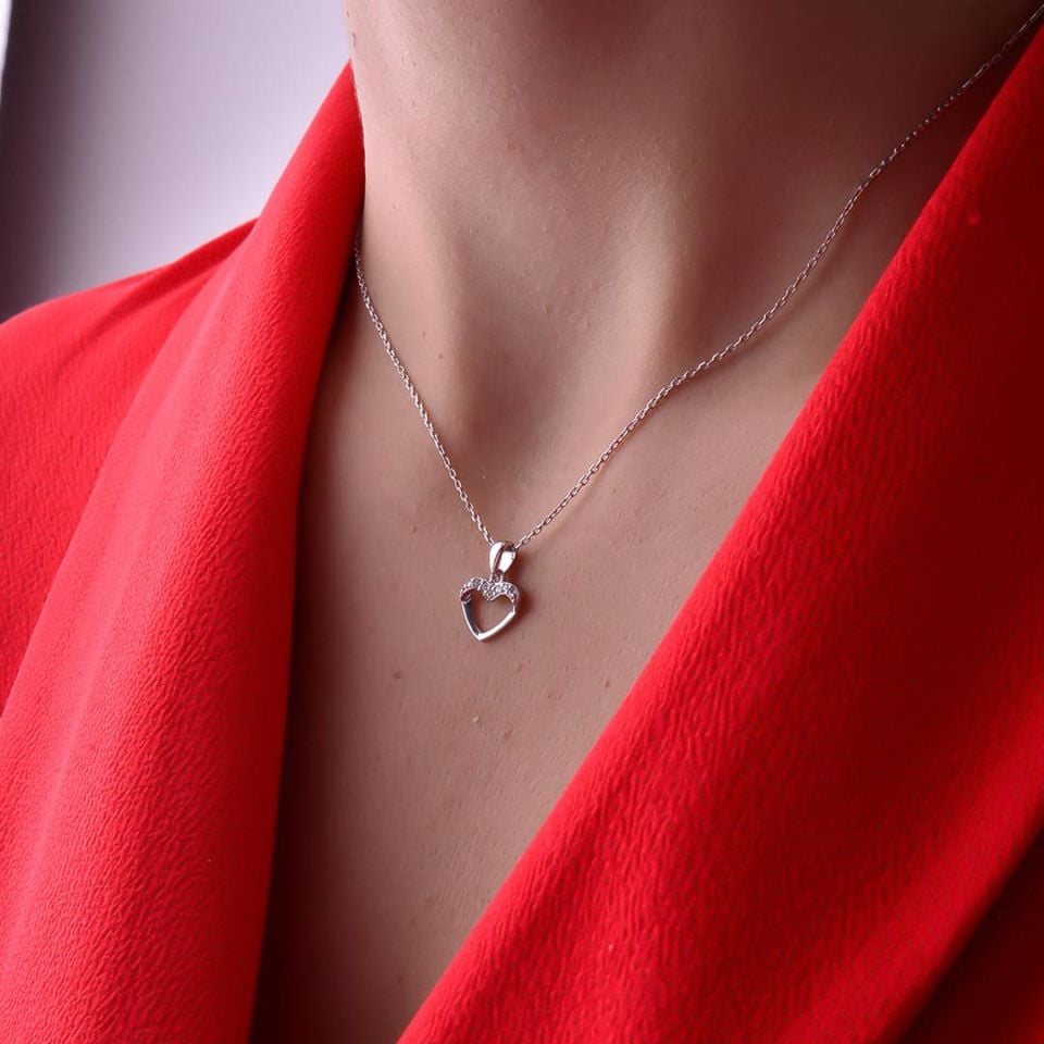 14 Ayar Altın Sıra Taşlı Kalpli Kolye