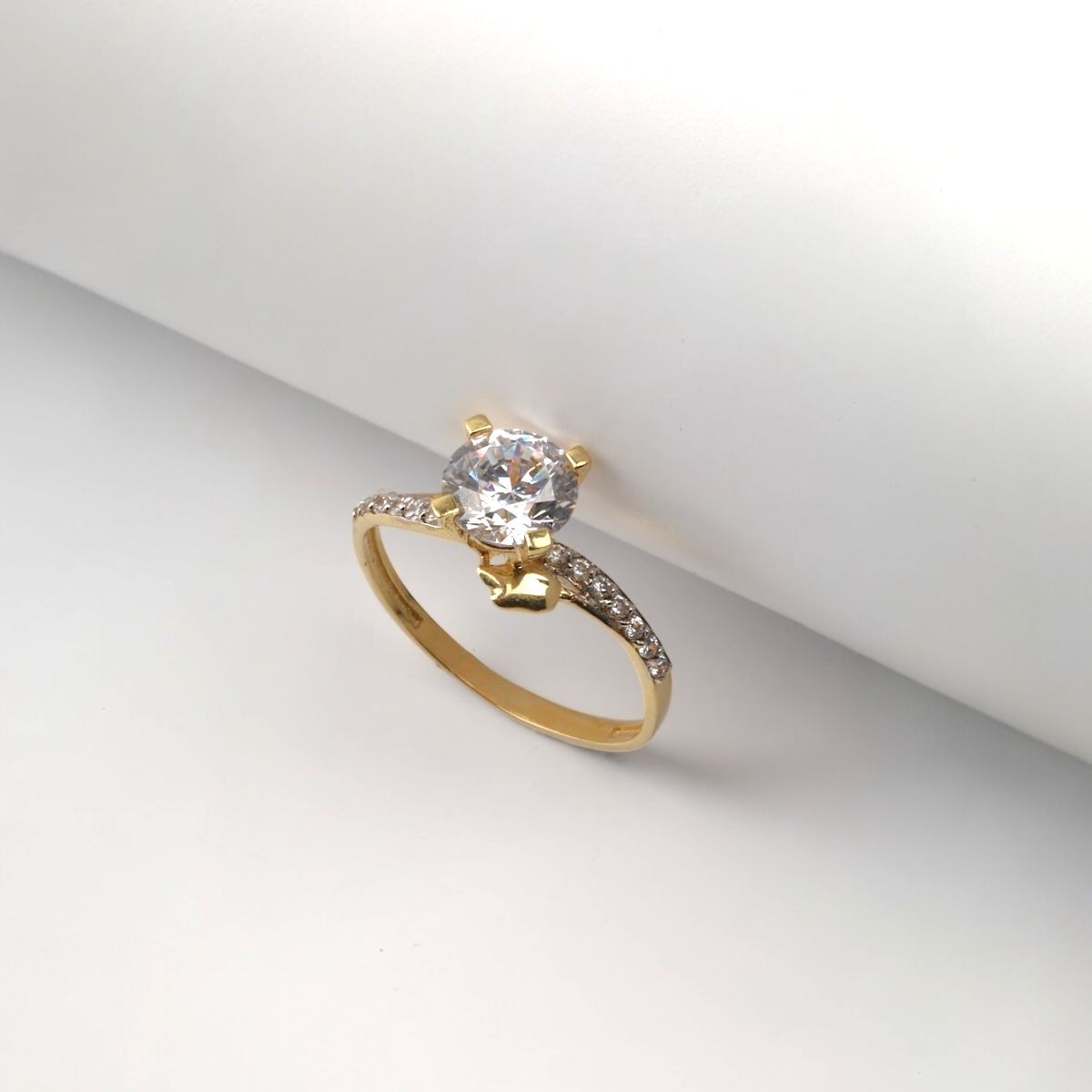 14 Carat Gold Tulip Detailed Solitaire