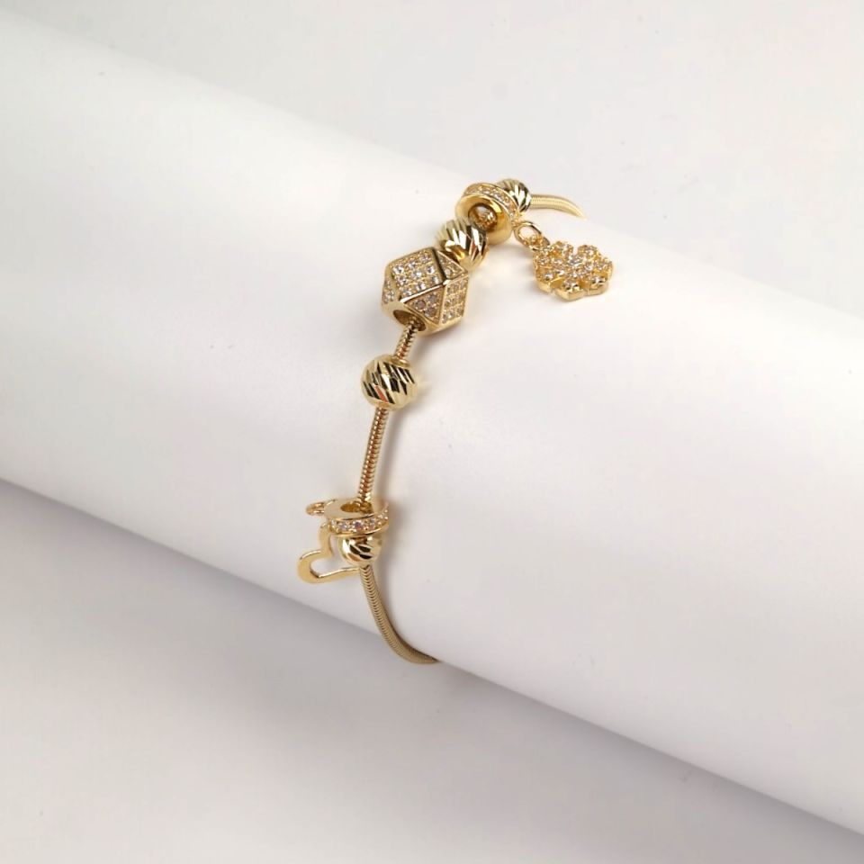 14K Gold Dorika Snowflake and Heart Figured Charm Bracelet