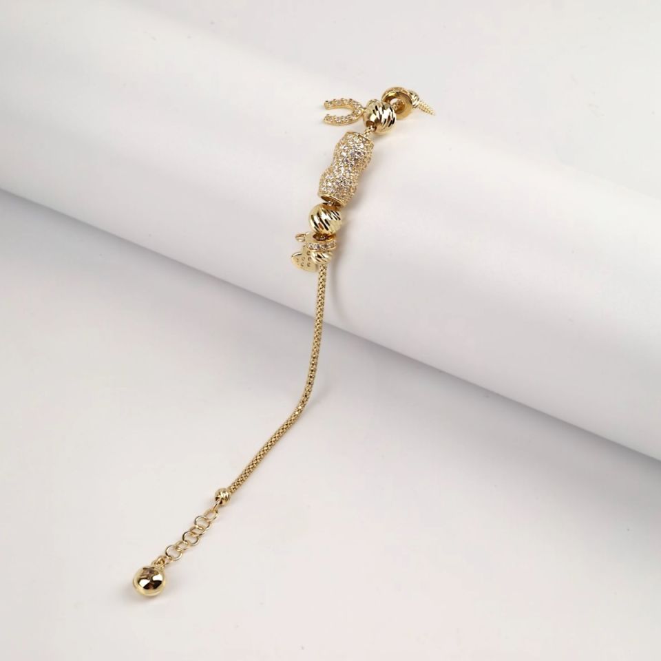 14 Carat Gold Stone Horseshoe and Heart Figured Charm Bracelet